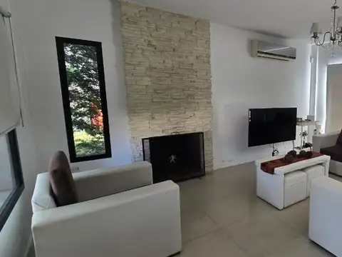 Casa 4 ambientes con 3 baños
