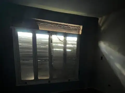 VENTA CASA DE 3 AMBIENTES A RECICLAR