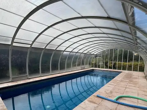 Casa en Alquiler con 2 cocheras