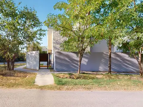 24 esq 453 - Las Pircas Dúplex