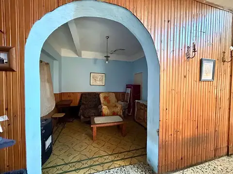 Casa 6 ambientes con 2 baños