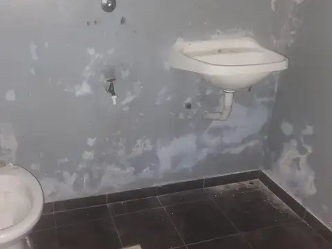 Local en Alquiler en Lomas Del Mirador, USD 1.000