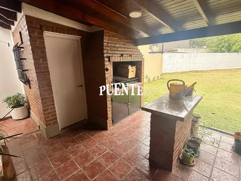 Casa 4 ambientes con 2 baños
