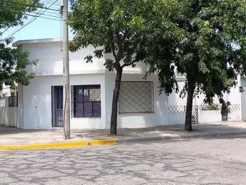 CASA EN VENTA EN TRENQUE LAUQUEN CON LOCAL