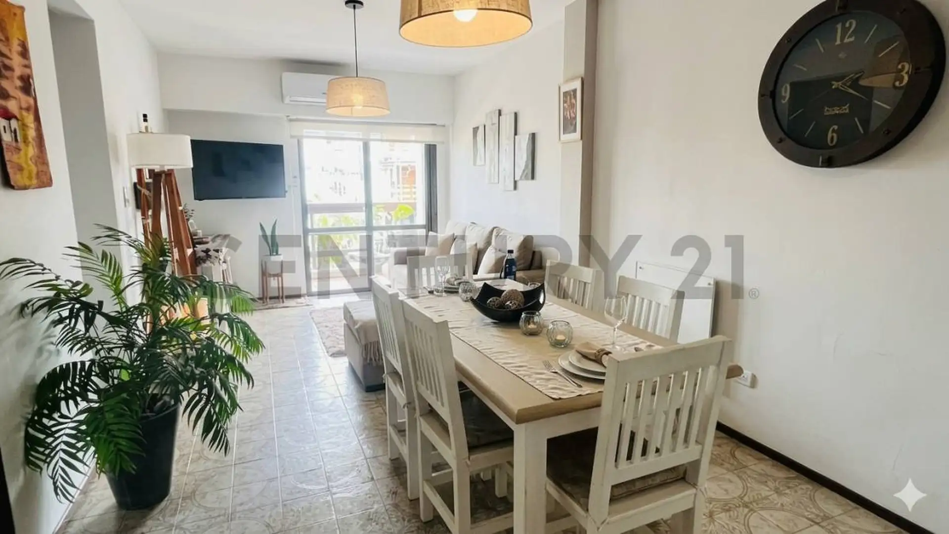 Venta departamento 3 ambientes, con cochera a 150 metros del mar, en Parque Luro