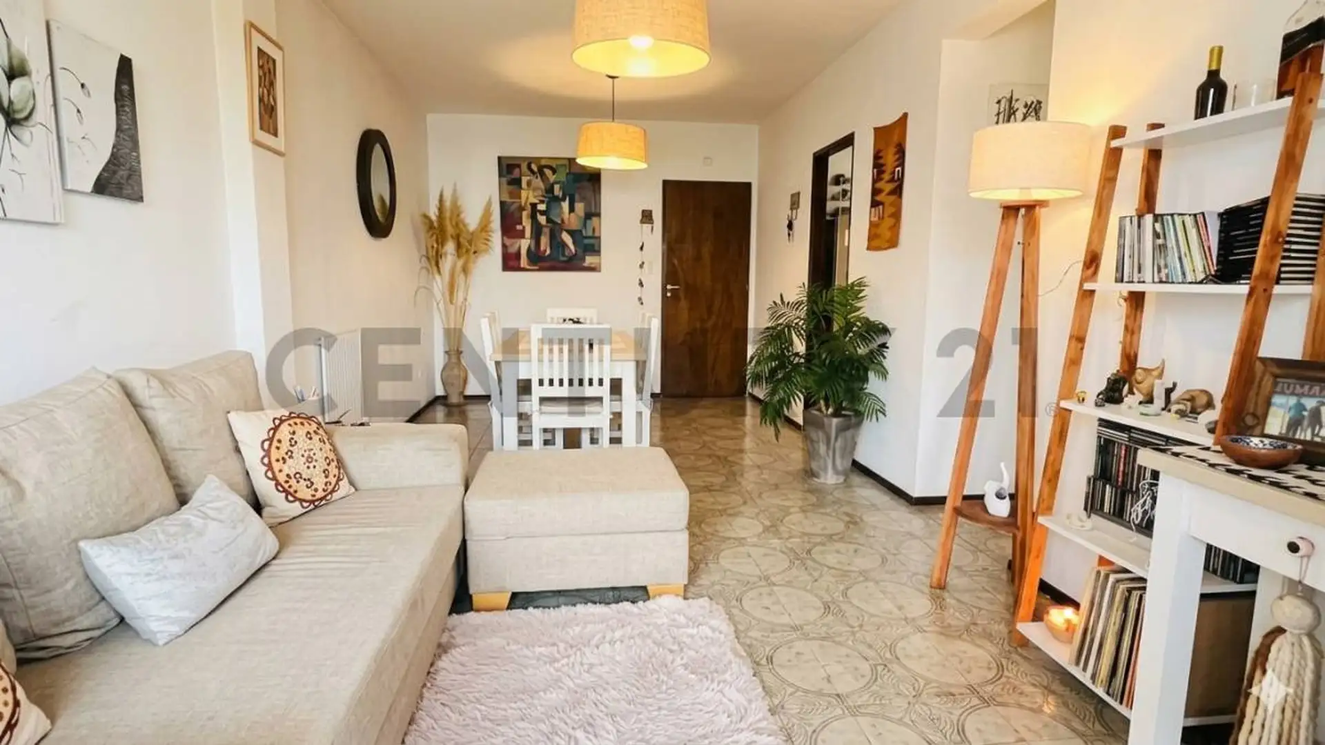 Venta departamento 3 ambientes, con cochera a 150 metros del mar, en Parque Luro