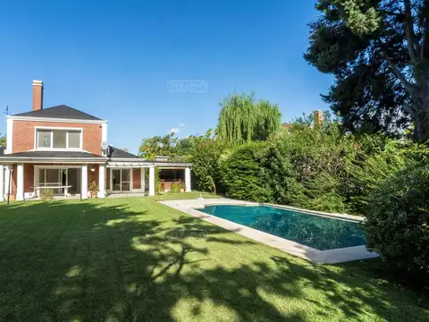 Casa 4 ambientes con 4 baños