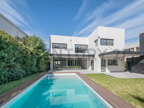 CASA PREMIUM con pileta en Villa Pacheco