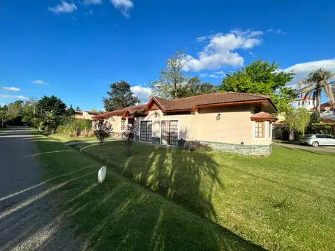 Casa en Venta en Countries y Barrios Cerrados en Berazategui, USD 150.000