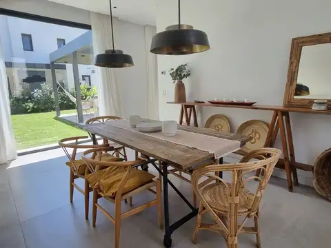 Casa en Alquiler de 3 dormitorios