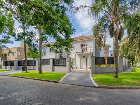 Excelente residencia en esquina del barrio Parque Luro. TOUR VIRTUAL