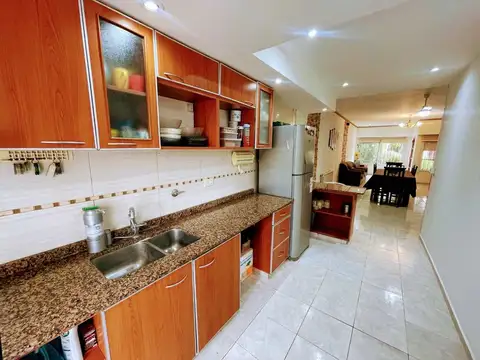 Casa 4 ambientes con 3 baños