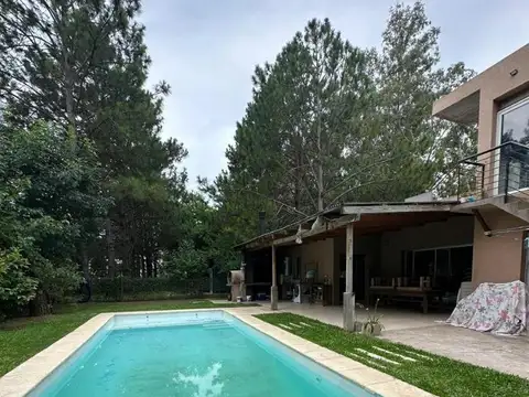 Casa en Venta con 3 cocheras