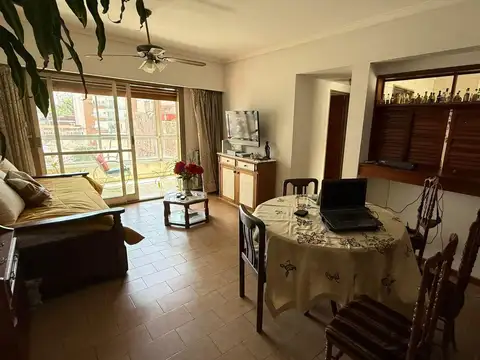 Humahuaca 3800, Amplio Departamento 2 Ambientes con Balcón terraza en Almagro