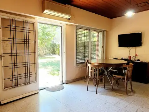 Hermosa Casa en Venta, 5 ambientes,  Lote de 8,66x 29mts. Zona Residencial Impecable y accesible
