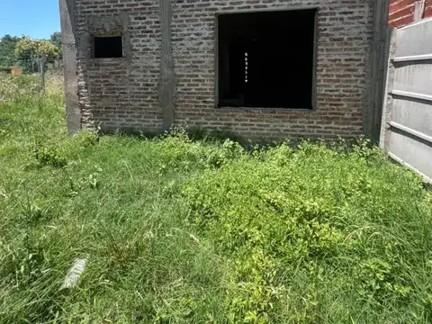 Casa 2 ambientes con 1 baño