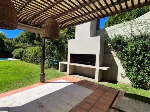 Casa 7 ambientes con 3 baños