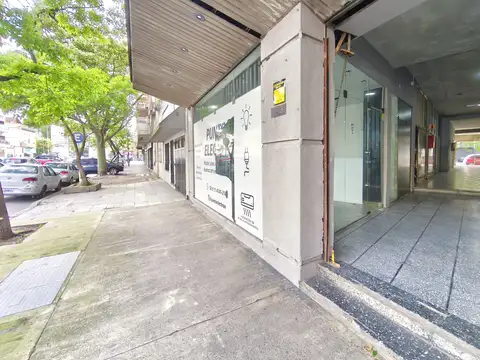 Local en Alquiler en Parque Chacabuco, $ 750.000
