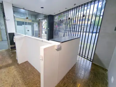 Local en Alquiler en Parque Chacabuco, $ 750.000