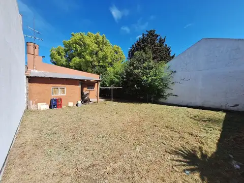 Casa Venta Gonnet a Refaccionar Local Cochera