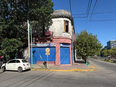 Dr Garay e/ Ortiz de Rosas y Italia 300
