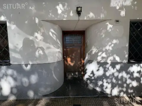 Casa 8 ambientes con 2 baños