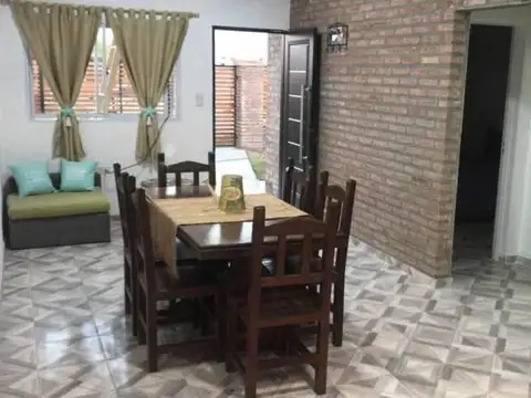 Casa en Alquiler con 2 cocheras