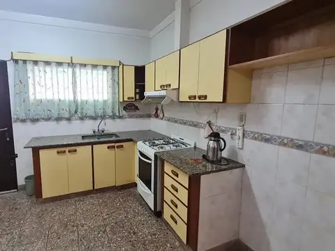 Casa 5 ambientes con 4 baños