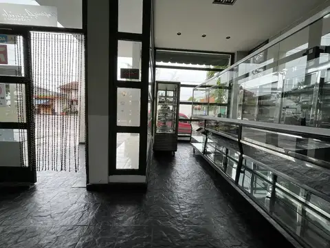 Av. Mosconi 81 entre La Rioja y