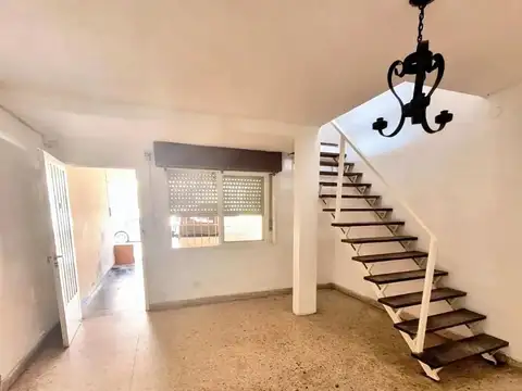 CASA SEMI CÉNTRICA EN ALQUILER