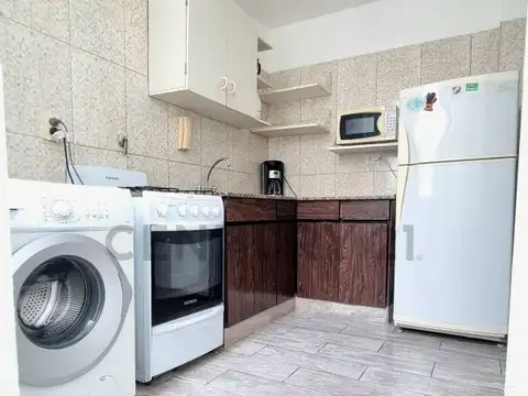 EN VENTA LUMINOSO 2 AMBIENTES REFACCIONADO A NUEVO, APTO CRÉDITO.