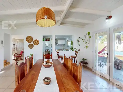 Casa 4 ambientes con 2 baños