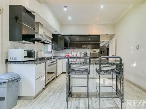 Casa 5 ambientes con 3 baños