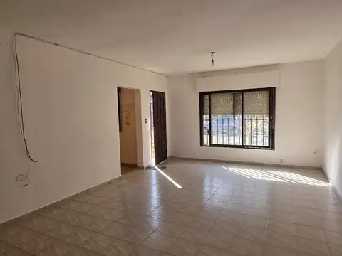 Casa en Alquiler con 1 cochera