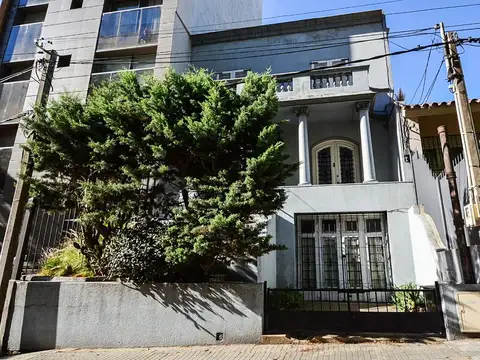 Venta Casa en Pocitos de 3 Dormitorios y Garage