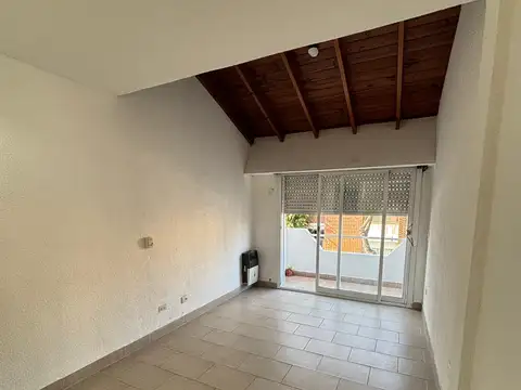Depto Tipo Casa en Alquiler en Villa Pueyrredón, $ 1.600.000