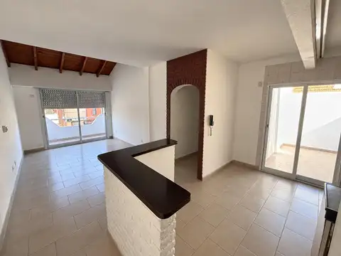 Depto Tipo Casa en Alquiler de 3 ambientes