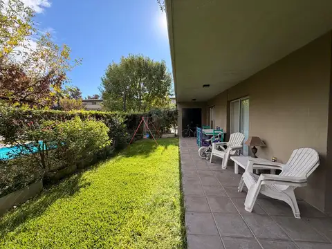 Departamento en  Bosque Alto 3 ambientes con gran orientación y jardín a la pileta - 2 cocheras