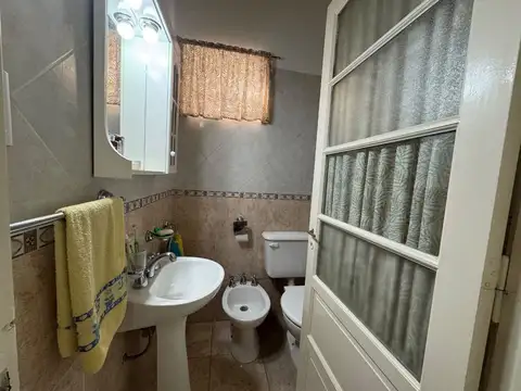 Casa 5 ambientes con 2 baños