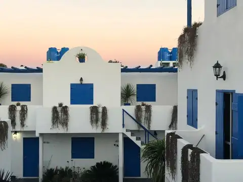 Departamento de 2 ambientes, en calle principal. Ubicado en complejo inmerso en naturaleza.