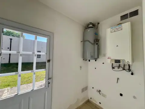 Casa en Alquiler con 2 cocheras