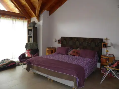 Excelente casa en Pnla Manzano a metros del muelle viejo .