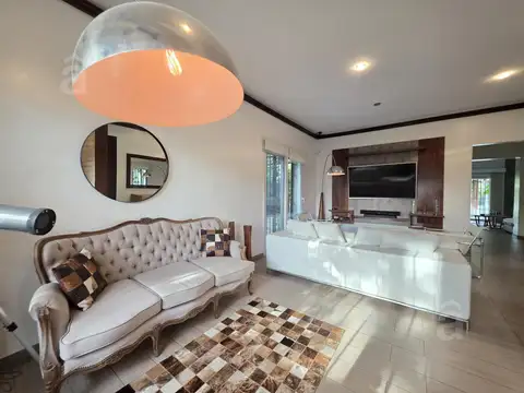 Casa 5 ambientes con 4 baños