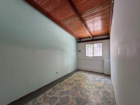 Casa 5 ambientes con 1 baño