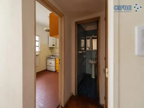 1 1/2 ambiente luminoso y con cocina separada.