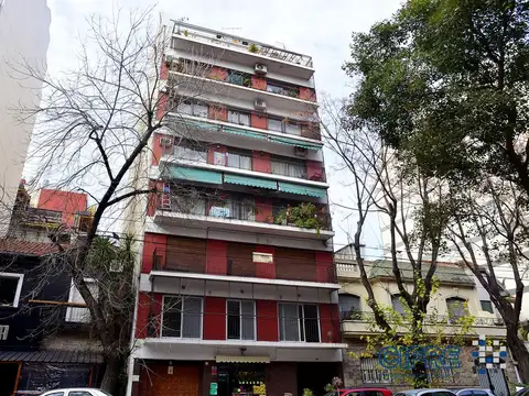 1 1/2 ambiente luminoso y con cocina separada.