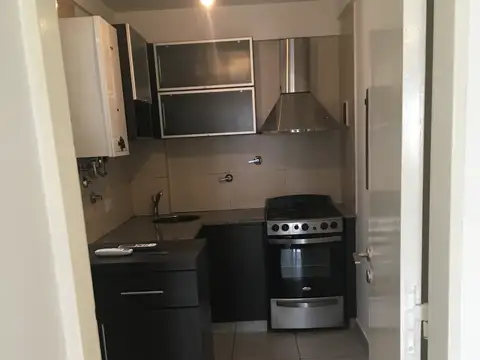 Avellaneda 100, Piso 2