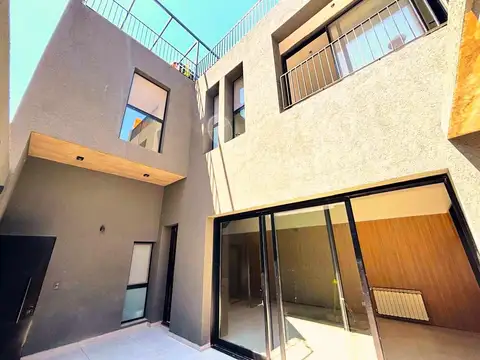 VENTA! CASA DE PASILLO EN ZONA RIO.