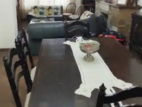 Casa 8 ambientes con 1 baño