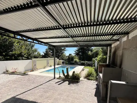 Casa en Venta con 3 cocheras